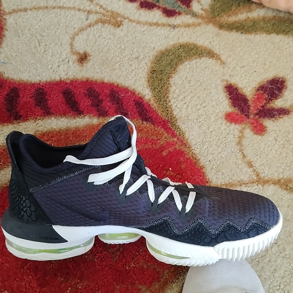 Nike Air LeBron James 16 low - Picture 2 of 5